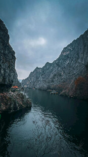 宁静山水间的自然美景