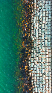 俯瞰海上养殖网箱景观