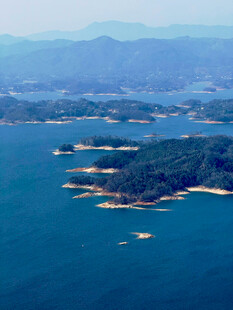 碧海环绕的岛屿风光