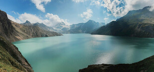 绝美湖景与山峦风光