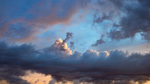 壮丽天空中的绚烂云彩