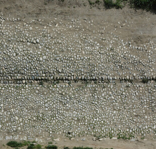 铁路边的碎石景观