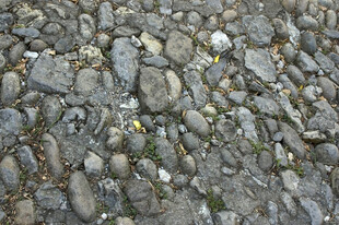 铺满碎石的地面纹理
