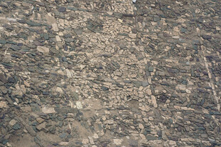 粗糙斑驳的岩石表面