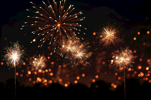 夜空中绚烂的烟花绽放