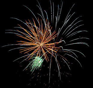 夜空中绚烂的烟花绽放