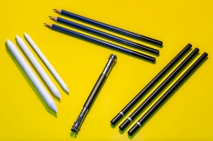 多彩铅笔排列展示