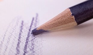 铅笔书写痕迹特写