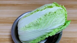 盘中新鲜大白菜