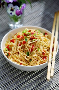 美味凉拌面清爽又可口