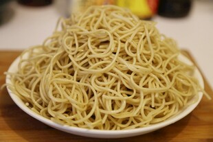 一盘美味的手工面条