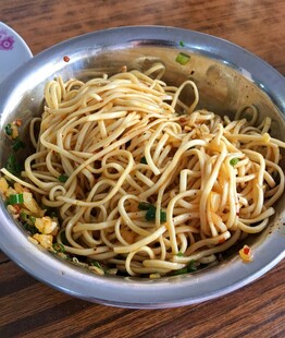 美味可口的家常凉拌面条