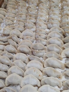 手工包饺子场景