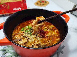 美味红汤鸡肉火锅
