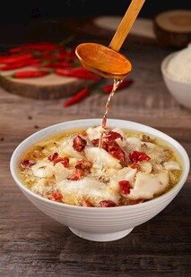 美味酸菜鱼汤汁正浇淋