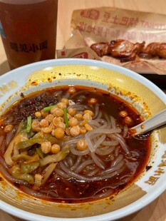 美味酸辣粉诱人食欲开启