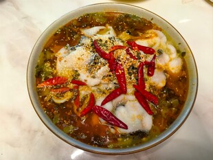 美味酸菜鱼鲜香诱人