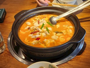 美味海鲜豆腐锅诱人画面