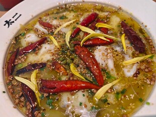 鲜香酸菜鱼色泽诱人