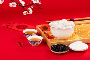 中式糕点食材与装饰展示