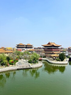 中式古典建筑群临水景观