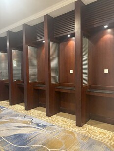 室内木质隔断装饰场景