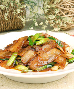 美味五花肉炒青椒