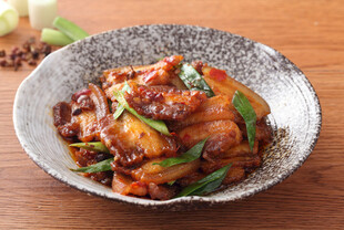美味五花肉炒菜