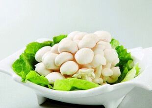 新鲜白玉菇配翠绿生菜
