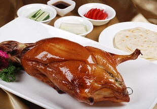 美味烤鸭摆盘精致诱人