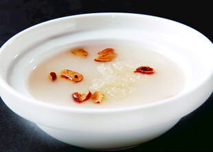 一碗养颜枸杞银耳羹