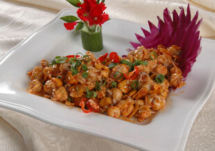 美味香辣鸡丁摆盘精致