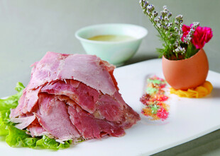 美味酱牛肉摆盘精致