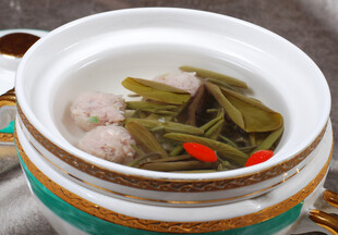 莲子肉丸养生汤