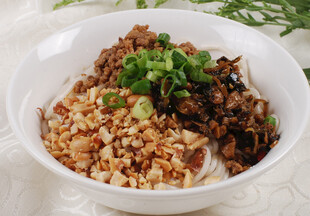 美味肉酱拌面