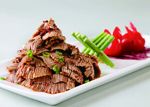 美味酱牛肉摆盘精致
