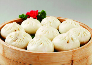 竹笼里的美味鲜肉小笼包