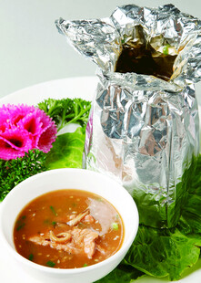 锡纸包裹的美味汤汁料理