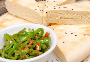 青椒小菜配香软面饼