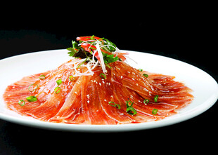 美味三文鱼刺身