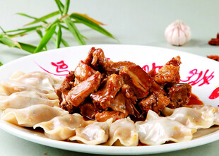 饺子配酱骨