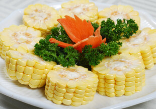 玉米卷摆盘装饰精美