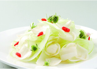 凉拌萝卜丝配枸杞