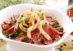 凉拌鱿鱼配腊肉