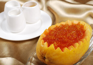 金瓜盛载美味鱼子酱