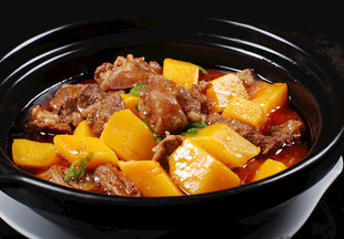 南瓜炖排骨美味砂锅菜