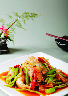 青椒炒肉摆盘精致美食