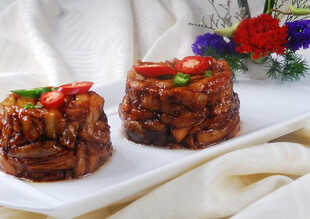 美味酱排骨摆盘精致