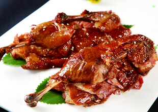 美味酱卤鸭腿