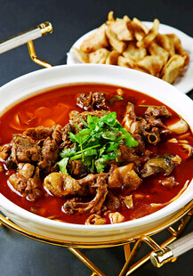 香辣美味牛蛙锅